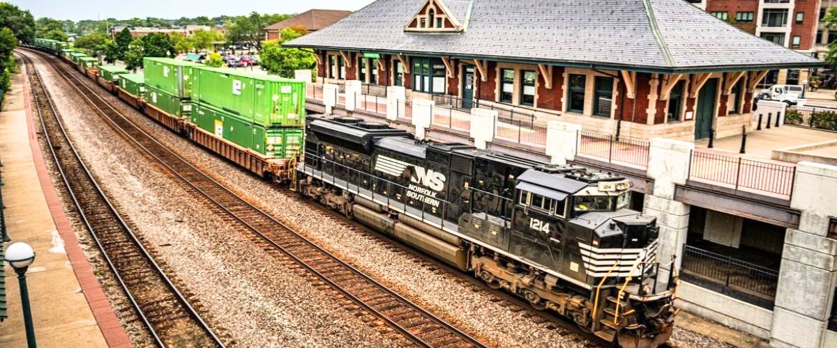 Amtrak Station near Abbeville Chris Crusta Memorial Airport – KIYA