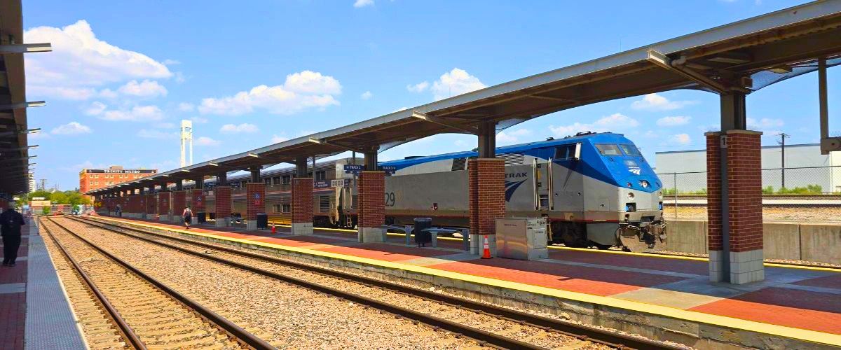 Amtrak Station Near Dillant-Hopkins Airport – EEN