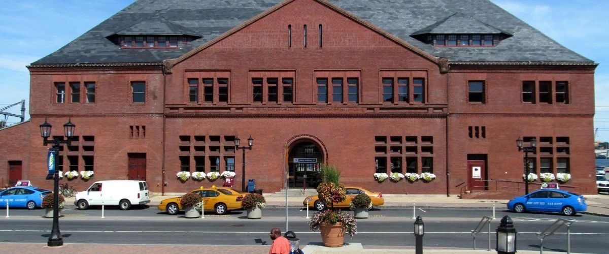 London Amtrak Thruway Station – LOB