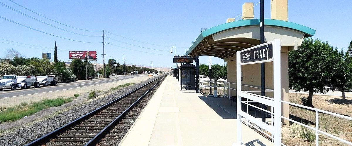 Tracy–Wendy’s Restaurant Amtrak Station – TRA