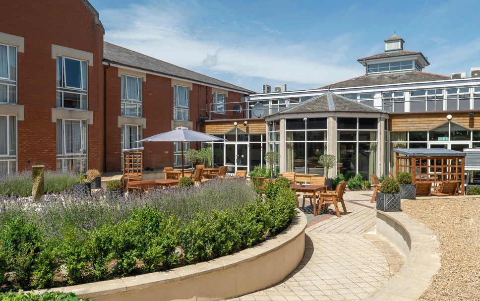 Know the Luxurious Hotels Close to NHT Amtrak Hub